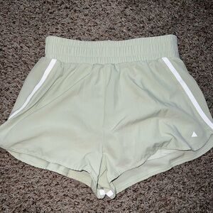BREEZE RUNNING SHORTS. Vitality